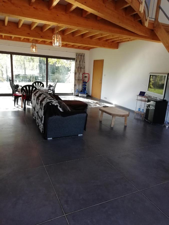 Florennes Gite Neuf 150 M2 Devant Un Grand Lac Prive De 2 Hectares Poissonneux Au Milieu Des Bois Εξωτερικό φωτογραφία
