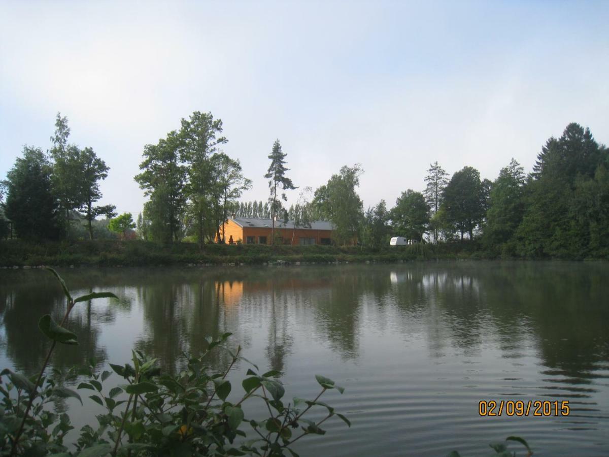 Florennes Gite Neuf 150 M2 Devant Un Grand Lac Prive De 2 Hectares Poissonneux Au Milieu Des Bois Βίλα Εξωτερικό φωτογραφία