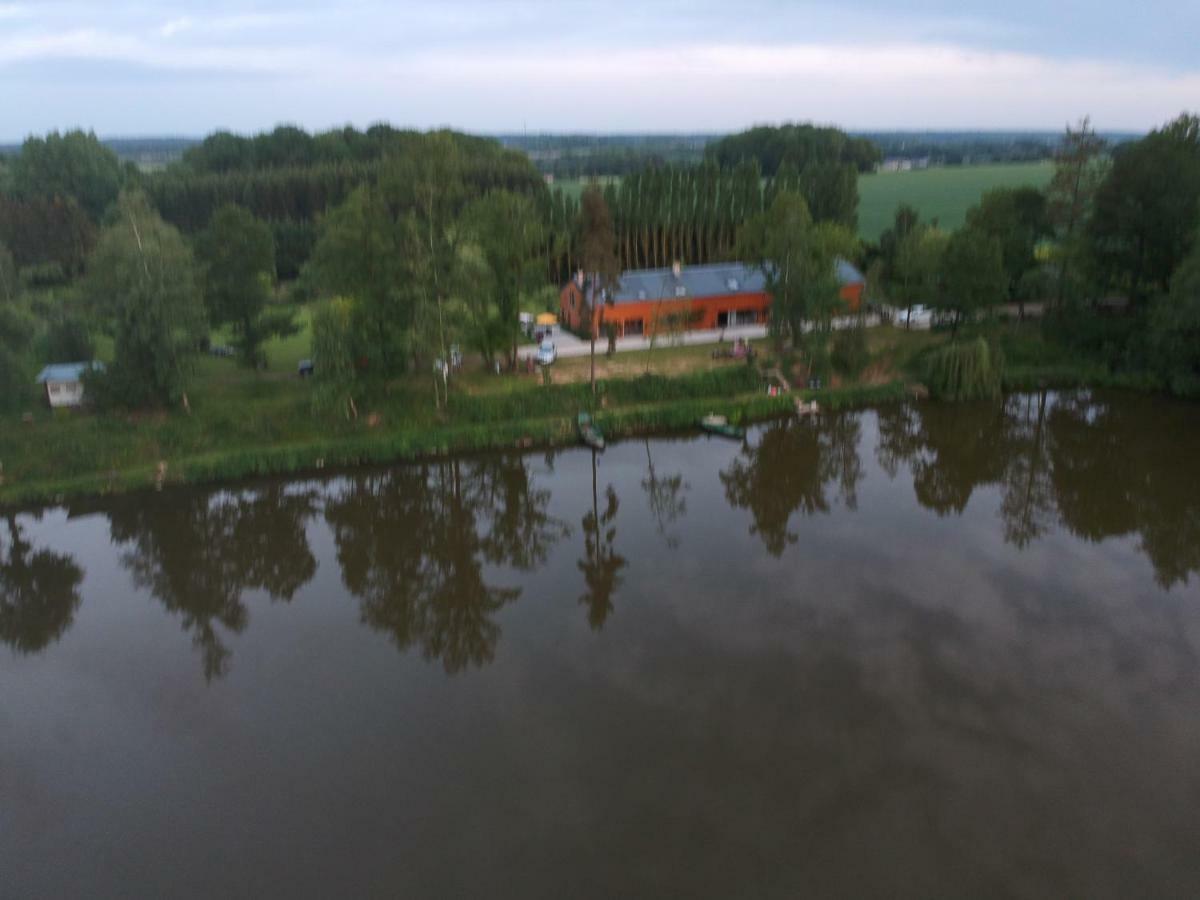 Florennes Gite Neuf 150 M2 Devant Un Grand Lac Prive De 2 Hectares Poissonneux Au Milieu Des Bois Βίλα Εξωτερικό φωτογραφία