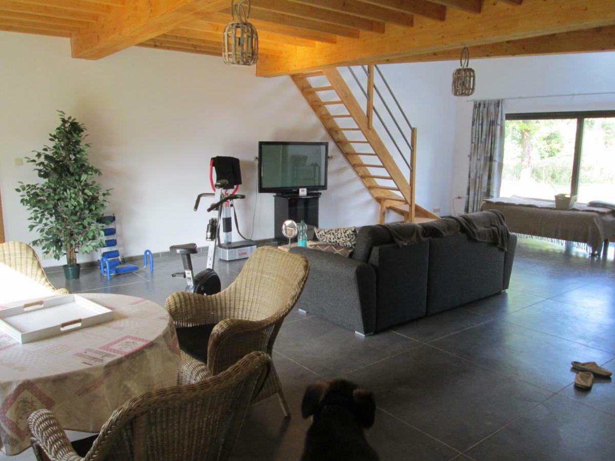 Florennes Gite Neuf 150 M2 Devant Un Grand Lac Prive De 2 Hectares Poissonneux Au Milieu Des Bois Εξωτερικό φωτογραφία