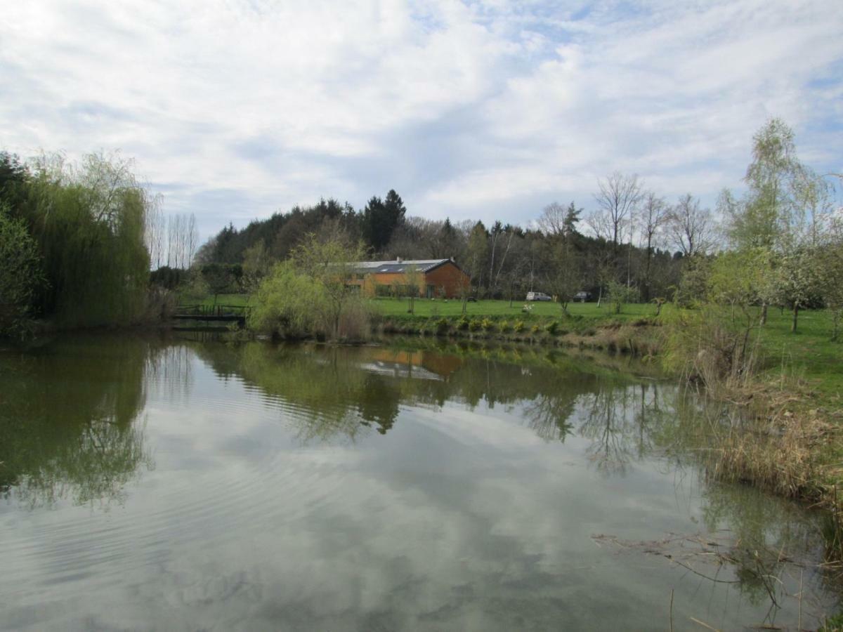 Florennes Gite Neuf 150 M2 Devant Un Grand Lac Prive De 2 Hectares Poissonneux Au Milieu Des Bois Εξωτερικό φωτογραφία