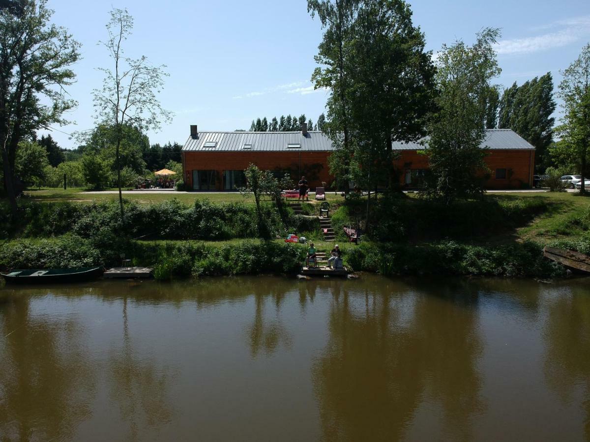 Florennes Gite Neuf 150 M2 Devant Un Grand Lac Prive De 2 Hectares Poissonneux Au Milieu Des Bois Εξωτερικό φωτογραφία