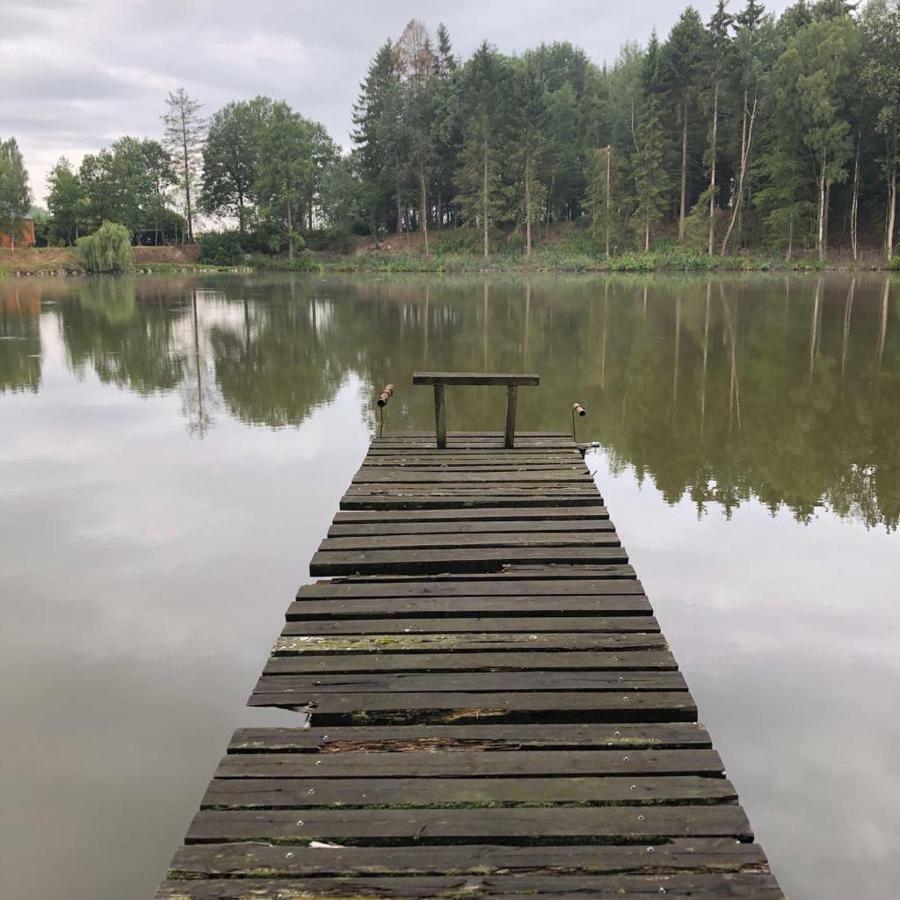 Florennes Gite Neuf 150 M2 Devant Un Grand Lac Prive De 2 Hectares Poissonneux Au Milieu Des Bois Βίλα Εξωτερικό φωτογραφία